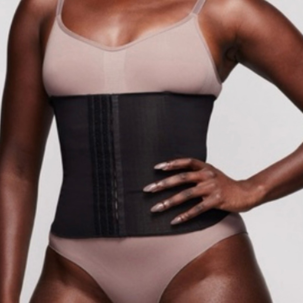 New SKIMS Small Black Waist Trainer